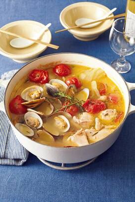 簡単なのにおしゃれに見える！鶏肉とトマトの洋風鍋