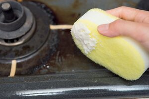 重曹ペーストで磨く