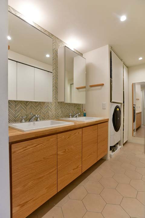 洗面ボウルがダブルの洗面室