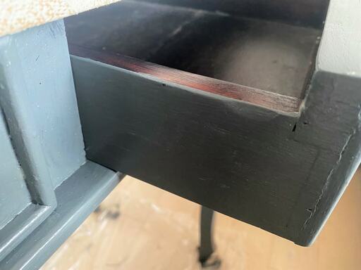 塗装後、何回か引き出しを開け閉めしてみる