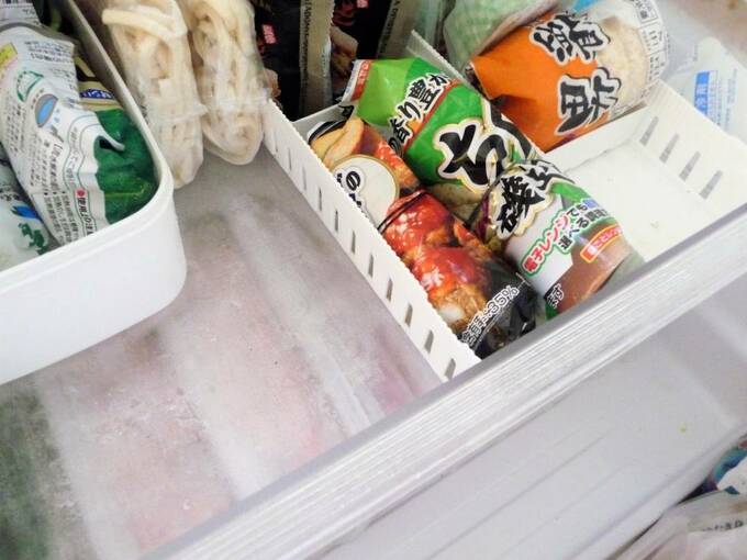 トレーから出したおかずは、そのまま袋の中