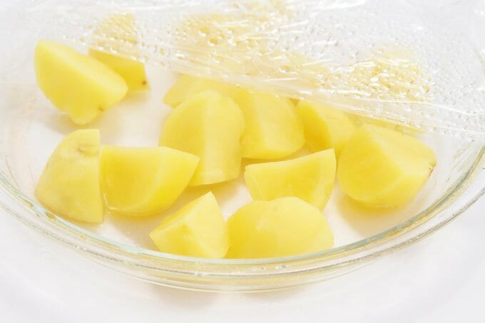 ボウルに入ったジャガイモの写真