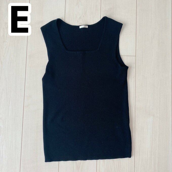 E　リブスクエアネックニットタンクトップ（1490円）
