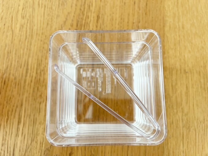 トングが食品の中に落ちないような段差