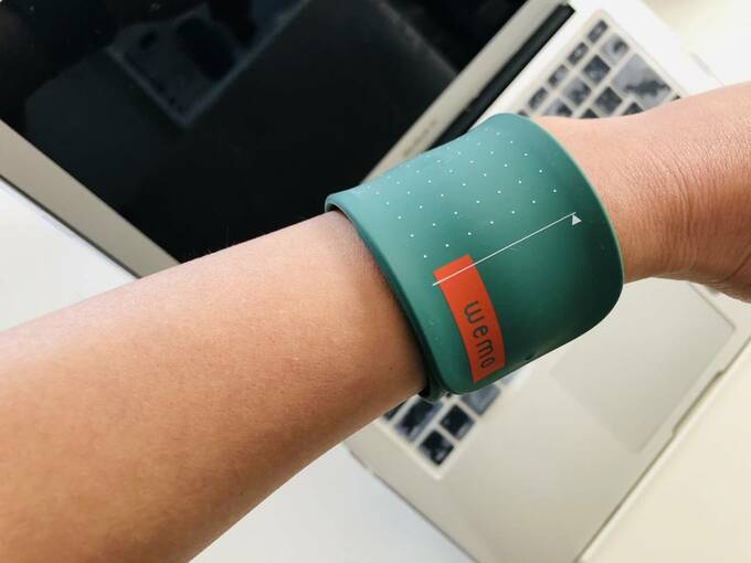 腕にウェアラブルメモ