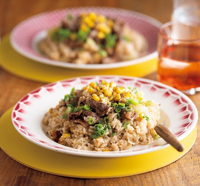 お皿に盛りつけられた炊飯器でつくれるペッパービーフライス