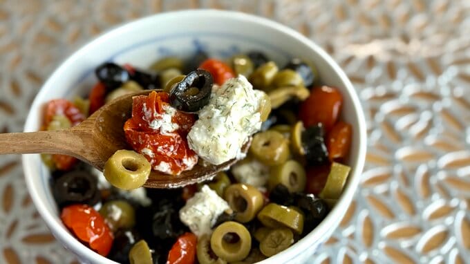 ほろほろ食感のフェタチーズの独特なコクが美味