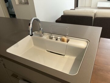 タッチレス水栓の使い勝手「洗面は満足。でも、キッチンでは残念」の理由