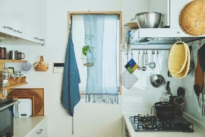 50代、夫婦2人でコンパクトな戸建てに住み替え。ゴミ箱はもたず、ボウルはしまわない