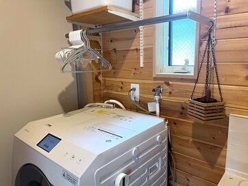 洗濯が劇的ラクに！洗濯機上スペースを有効活用する「救世主アイテム」とは