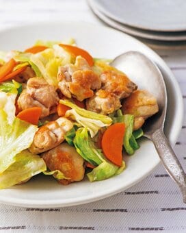 食欲をそそる「鶏肉とキャベツのユズコショウ炒め」。低糖質でも食べごたえバツグン