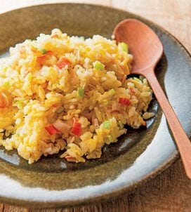 志麻さんの絶品チャーハン！カニかま、卵、ネギだけでOK