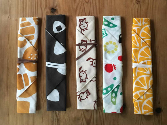 いただきものの袋にお箸をイン