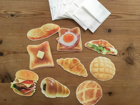 パンの形のカードと封筒