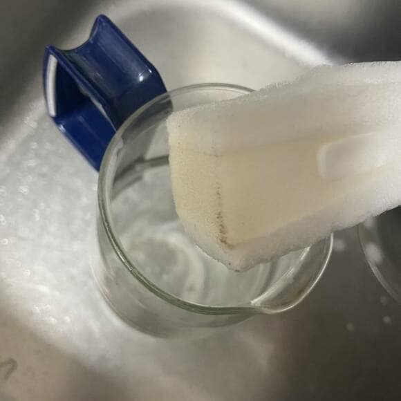 クリーナーのスポンジ部分に汚れ