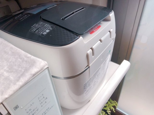 炊飯器の後ろ側