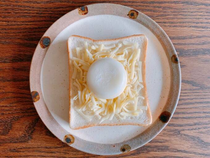 食パンの上にスライスチーズ、雪見だいふく
