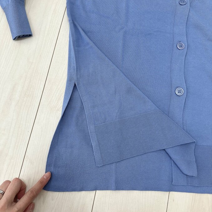 カーディガンの前後の着丈の違い