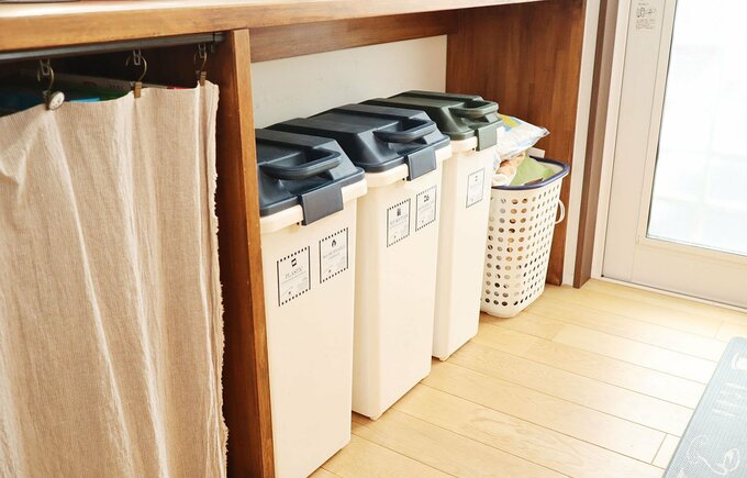 3つのゴミ箱が並ぶスペース