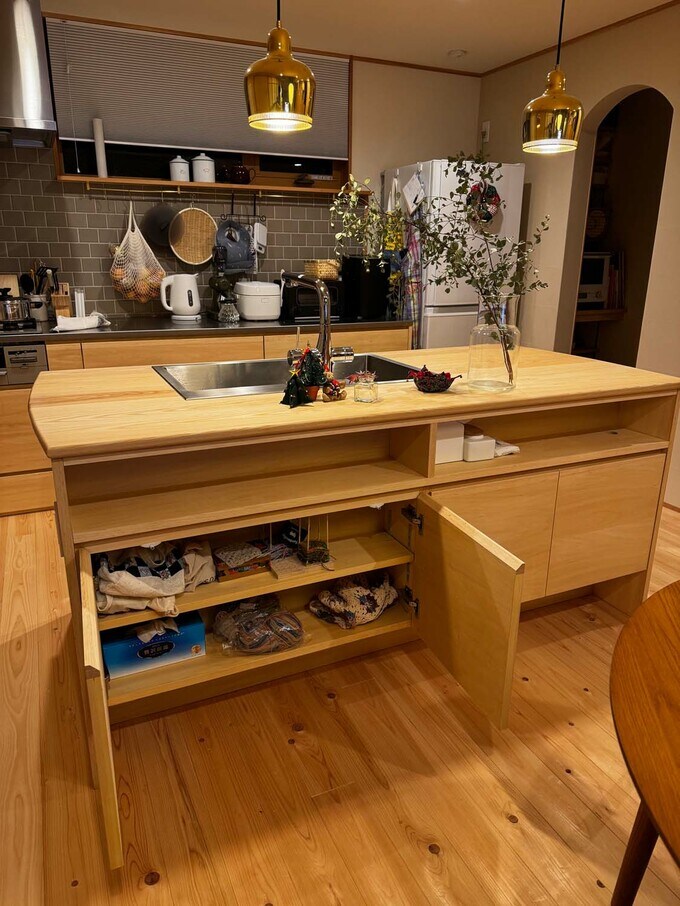 ダイニング側の収納