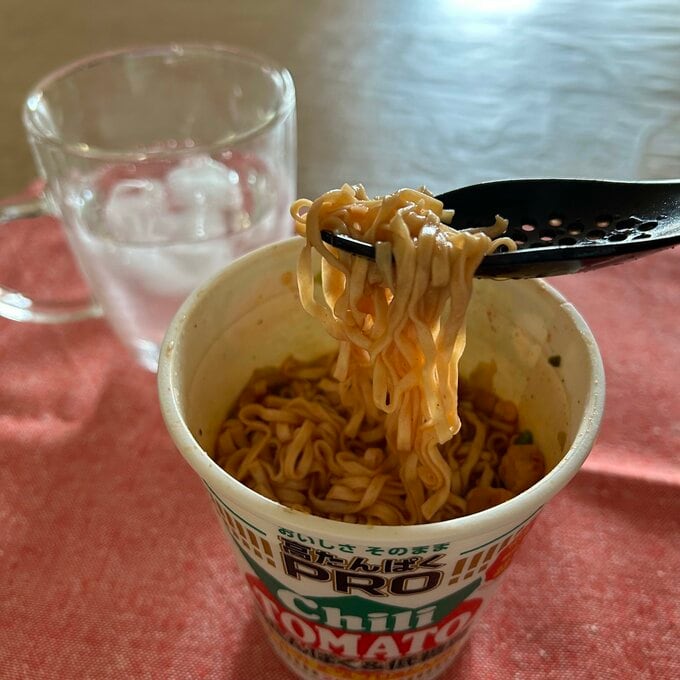 スクーンでカップ麺を試食
