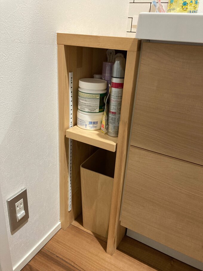 洗面台の脇の収納