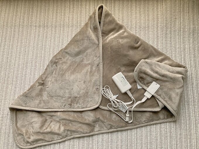 羽織れる電気ひざ掛け