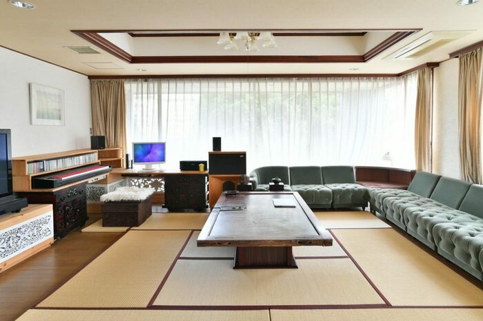 いつも列車に乗ってる関口知宏さんは、こだわりのお宅で暮らすインドア