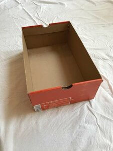 「スニーカーを買ったときの箱」で棚の中を整理