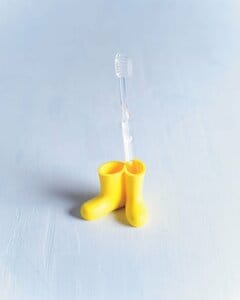 カラフルな長靴型のホルダー