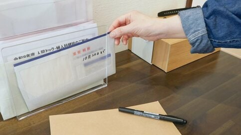 期限つき封筒、プリントもすっきり！40代の「紙類がたまらない」コツ。立てる、入れるだけで片付く