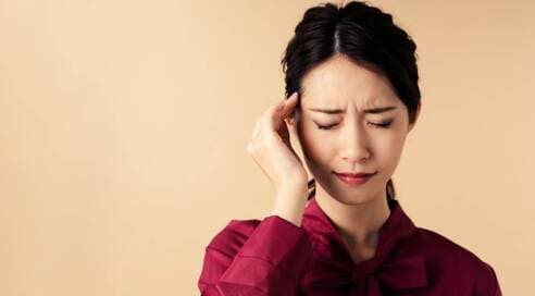 生理前の頭痛と肩凝りが悪化…鎮痛剤はどう飲むべき？