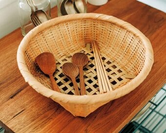 50代の人気料理家が一生使いたい調味料や道具。「50年使えるカゴは娘に残したい」