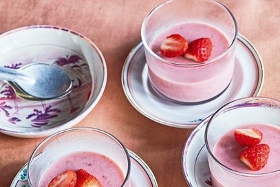 あまった甘酒のアレンジにも。体に優しい、砂糖いらずの「甘酒イチゴプリン」／「白崎茶会」のレシピ