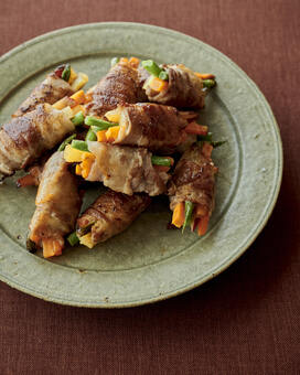 志麻さんの「肉巻き」をつくるコツ。うま味を引き出すポイントは塩の量にあり