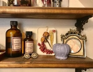 ぶら下げたり立てかけたりして、香りと見た目を楽しみます。