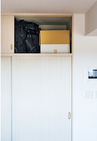 着ない服を入れる箱は押し入れの上段に