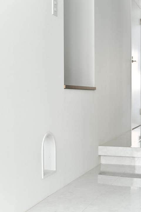 壁に開けた猫ドア