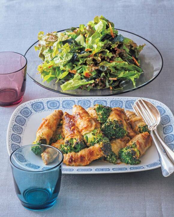 ブロッコリーの肉巻き、サニーレタスとワカメの中華風サラダの献立