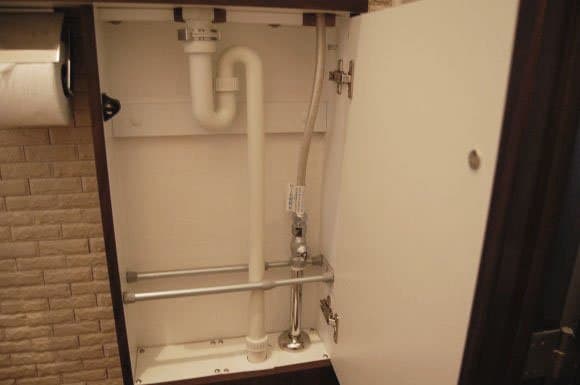 カウンター下にひと工夫