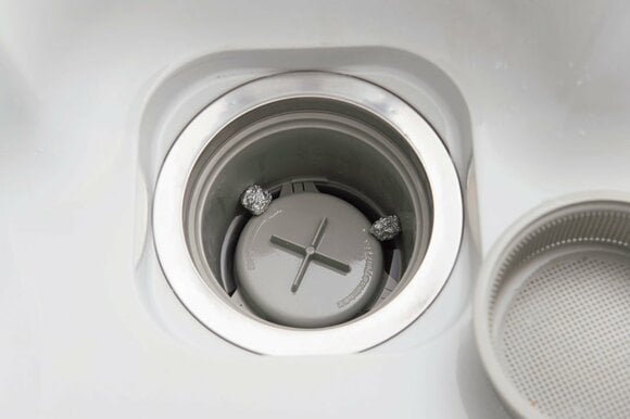 バスケットの生ゴミは毎日取り除き