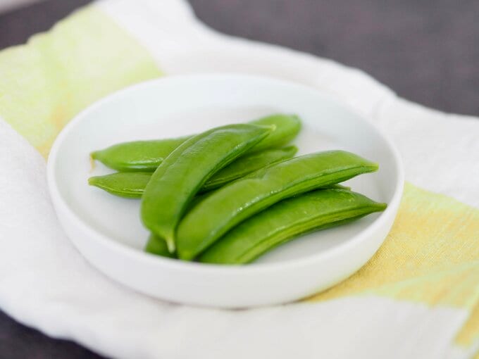 フライパン蒸しのスナップエンドウ