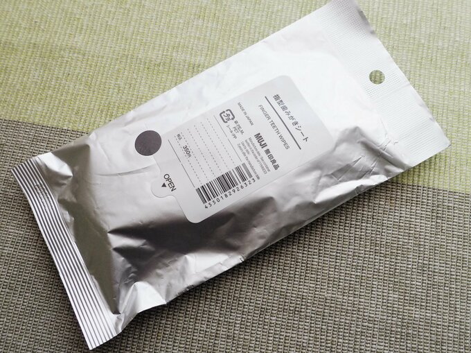 「指型歯みがきシート」(350円)内容量:12枚入、シートサイズ:約50mm×120mm、 外寸:195mm×95mm、重量(梱包材含む):約60g