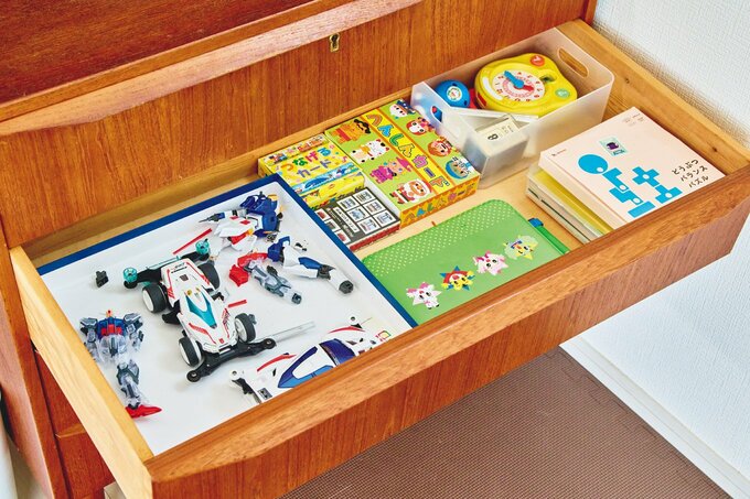片づけた後のオモチャ箱