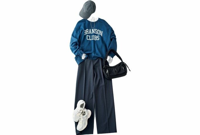 青スウェットと小物のコーデ