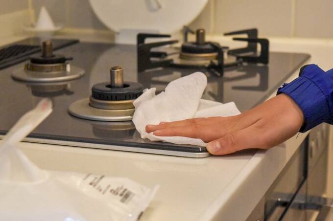 コンロ周りをふき掃除