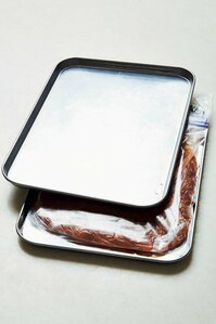 バットではさんで冷凍する