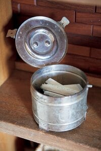 ブリキのケース