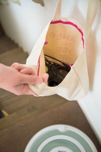 充電台やコードなど形がバラバラなものもすっぽり