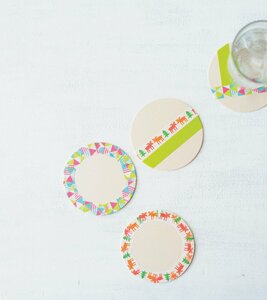 紙製コースターを補強しつつ彩りをプラス